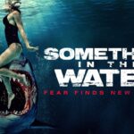 Affiche du film de requins Menaces en eaux profondes
